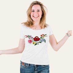 Kalocsai kézi hímzéssel díszített póló