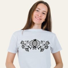 Nyugat-Dunántúli vagdalásos mintával hímzett póló